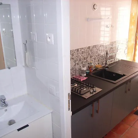 Aux Eyzies Au Coeur De La Vallee De L'homme *